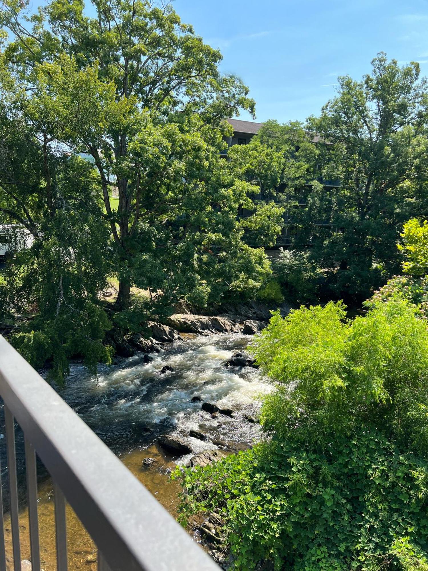 Creekstone Inn Pigeon Forge Bagian luar foto
